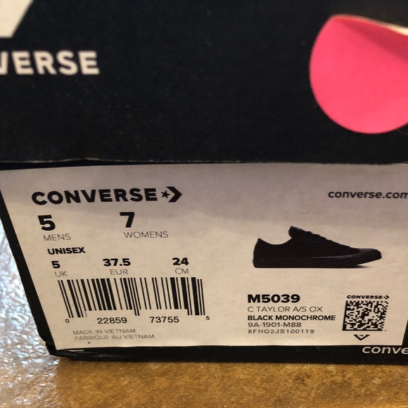 Black Converse women’s 7 men’s 5 - Picture 2 of 2